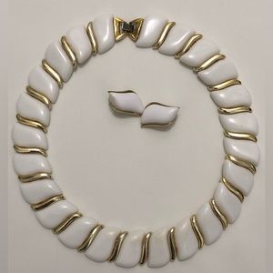 Vintage Lucite Necklace